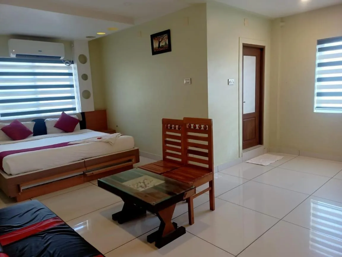 Отель Royal Plaza Residency Cheruppulasseri